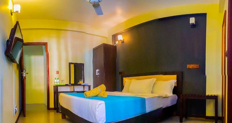 Seasunbeach Hotel Maldives Хулхумале Экстерьер фото