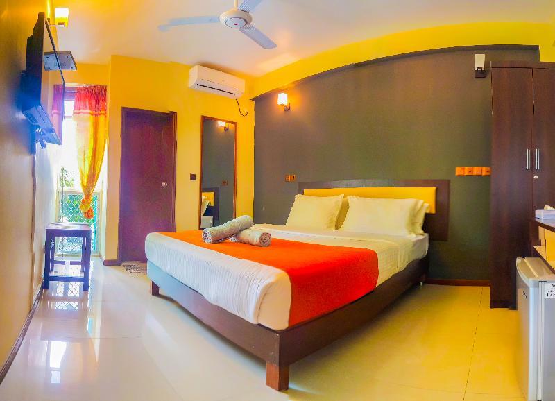 Seasunbeach Hotel Maldives Хулхумале Экстерьер фото